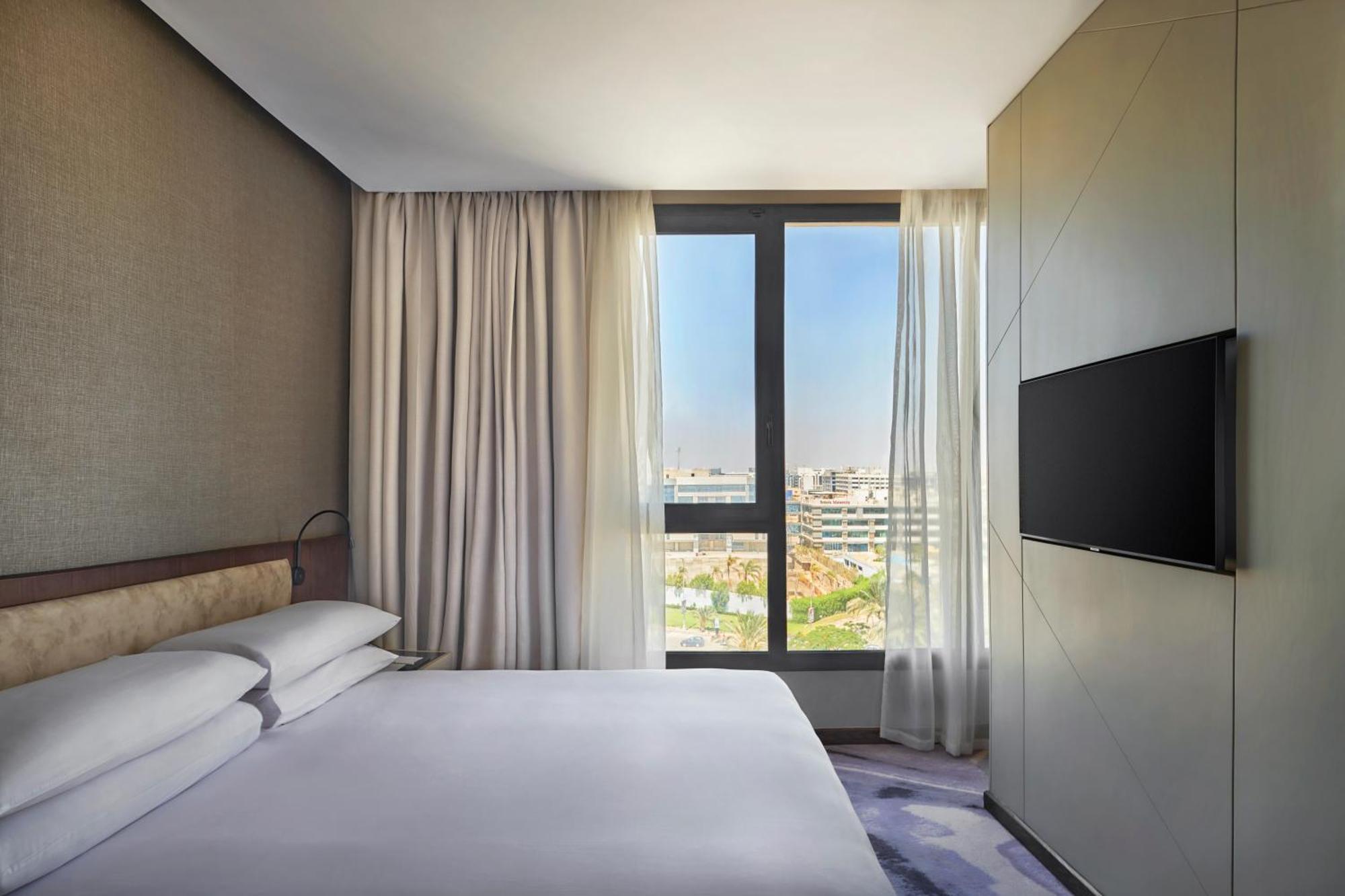 Crowne Plaza - West Cairo Arkan By Ihg 6th of October City Exterior foto A bedroom at the hotel